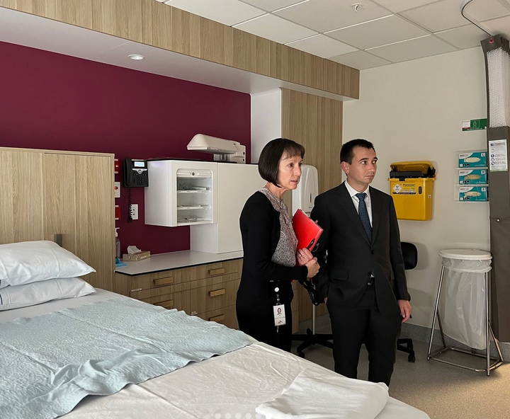 Doctors: Kiwis are now dying in corridors